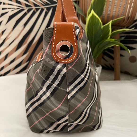 Burberry Blue Label Reversible - Picture 4 of 14